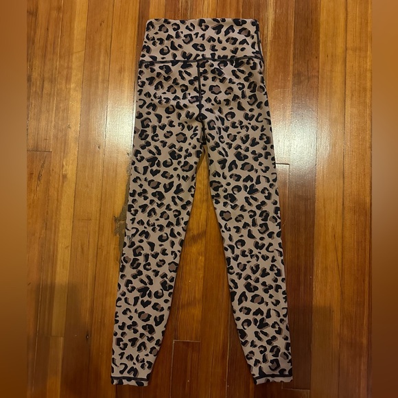 IVL Leopard Leggings - Picture 7 of 7